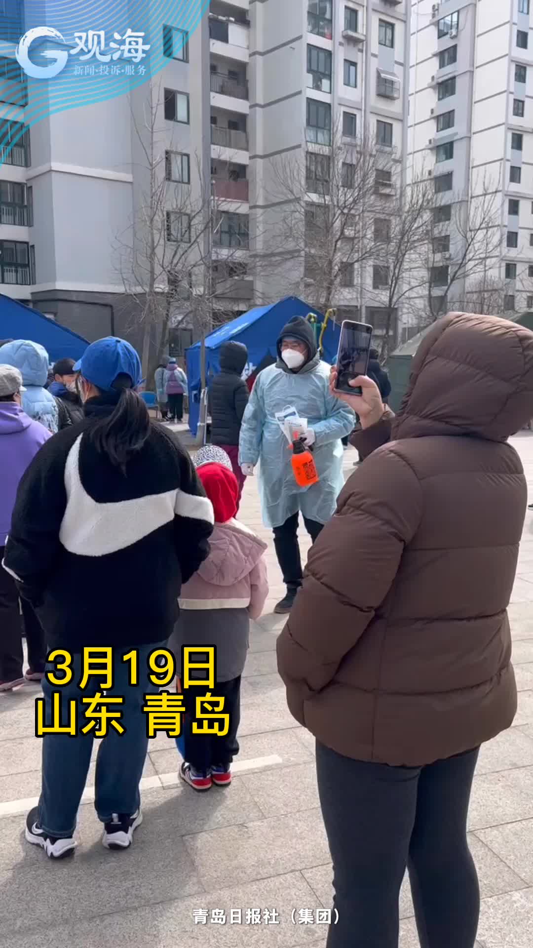 这细节只有6秒，但却暖了众人：核酸检测点，老人忘戴口罩，志愿者“瞬移”出现……